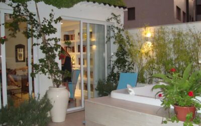 Terraço de apartamento se transforma em jardim com soluções criativas